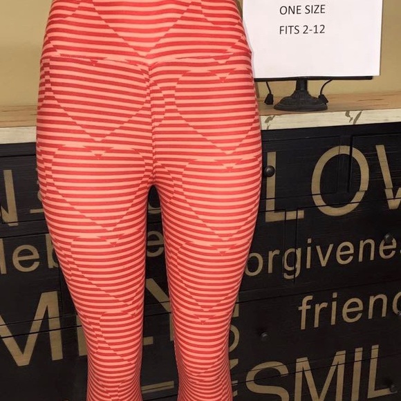 LuLaRoe Pants - LuLaRoe NWOT HEARTS & Stripes Leggings OS